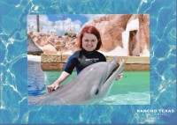 Katja hat mit den Delfinen geschwommen.